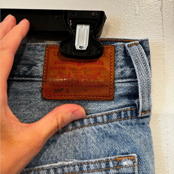 Levi's Light Blue Denim 501 short 90’s vintage distressed button fly size 27 - Picture 12 of 16